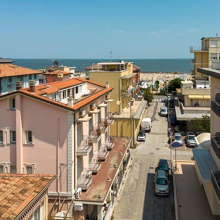 Residence Uno Studio&Suites Rimini Luaran gambar