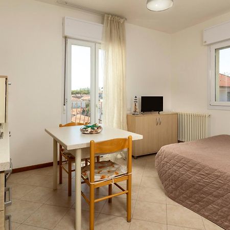 Residence Uno Studio&Suites Rimini Luaran gambar