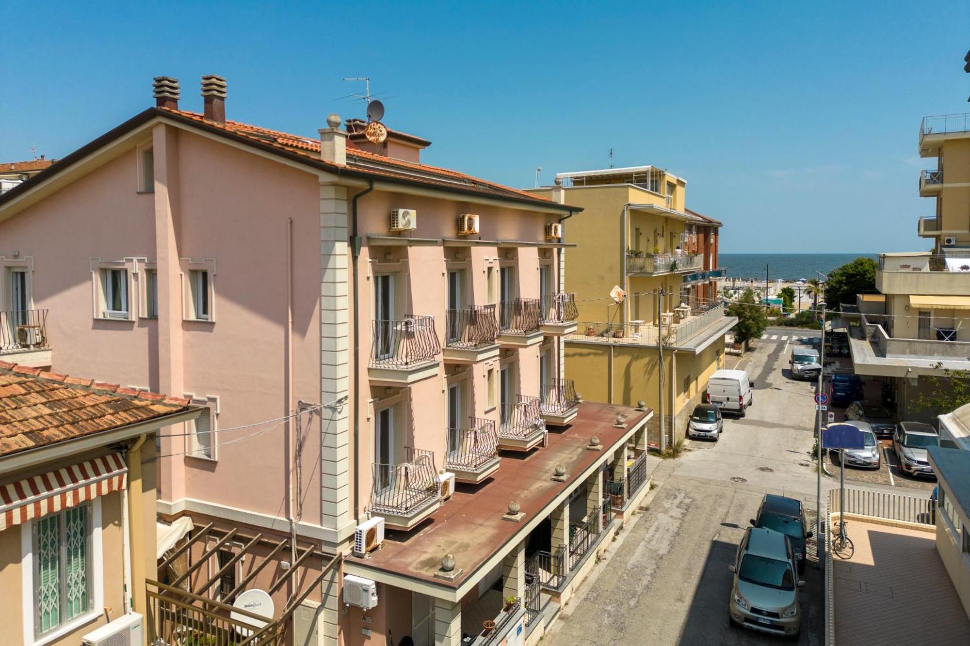 Residence Uno Studio&Suites Rimini Luaran gambar