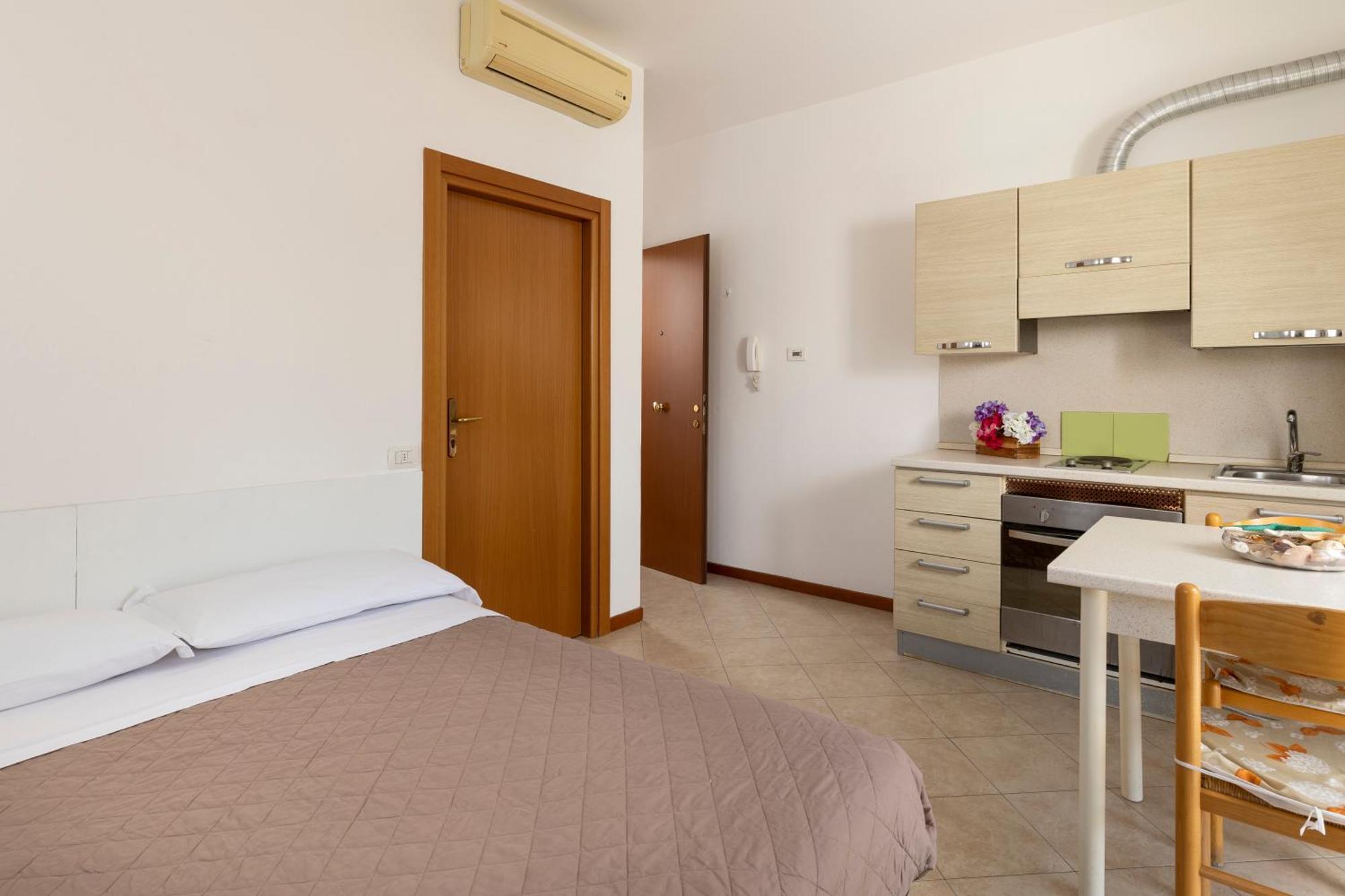 Residence Uno Studio&Suites Rimini Luaran gambar
