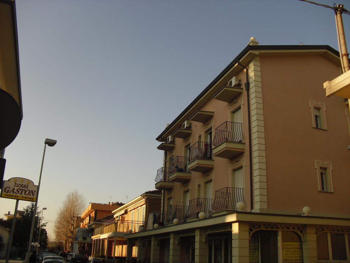 Residence Uno Studio&Suites Rimini Luaran gambar