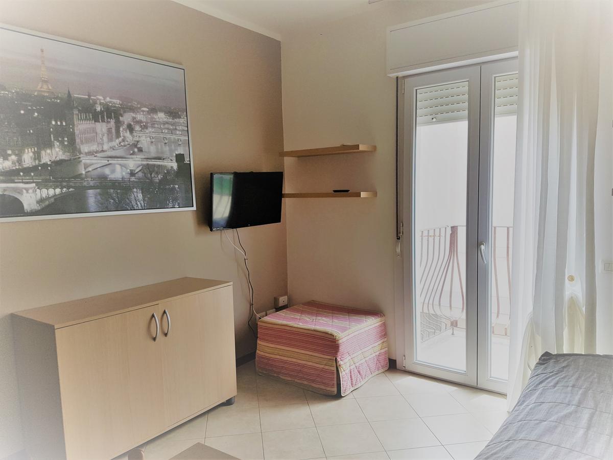 Residence Uno Studio&Suites Rimini Luaran gambar