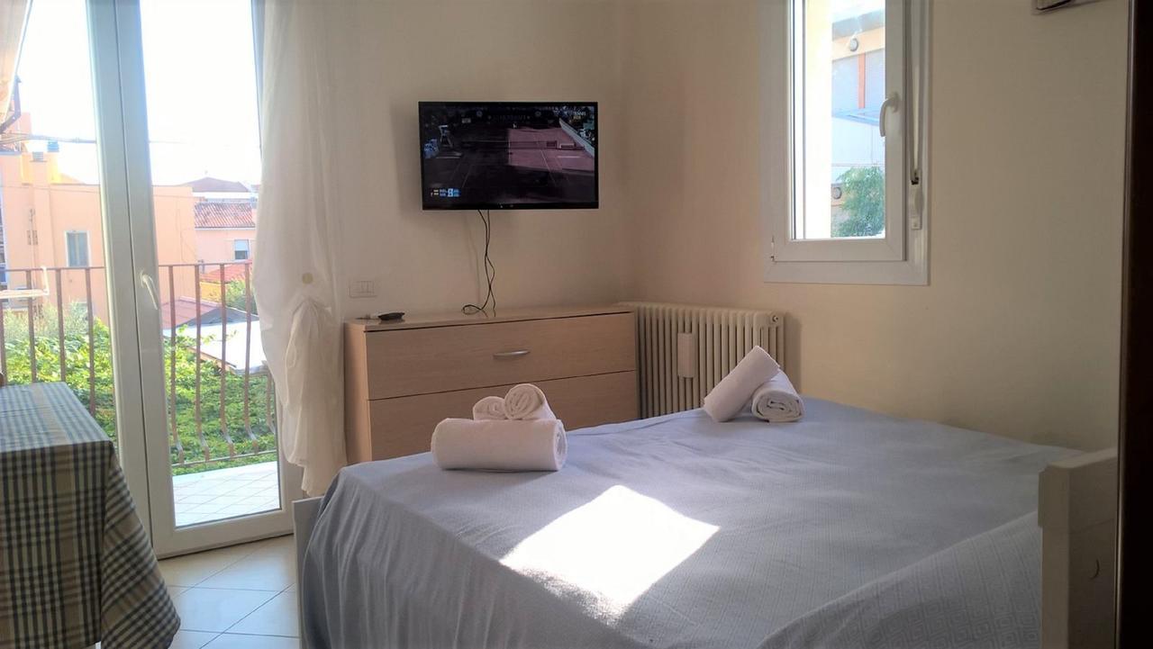 Residence Uno Studio&Suites Rimini Luaran gambar