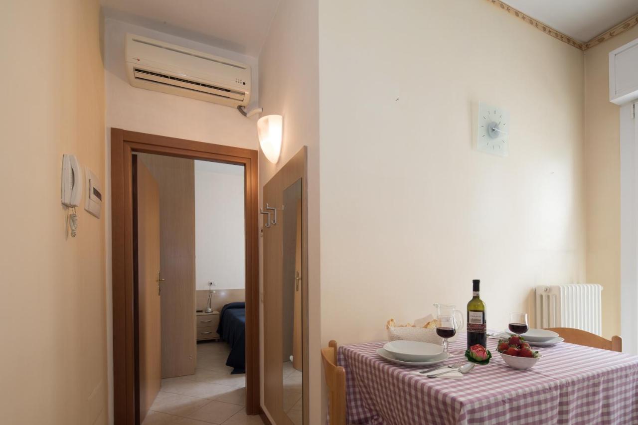Residence Uno Studio&Suites Rimini Luaran gambar