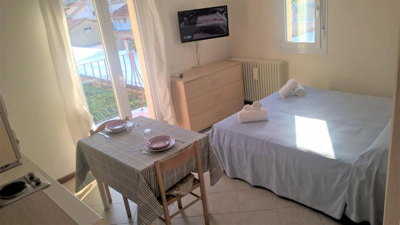 Residence Uno Studio&Suites Rimini Luaran gambar