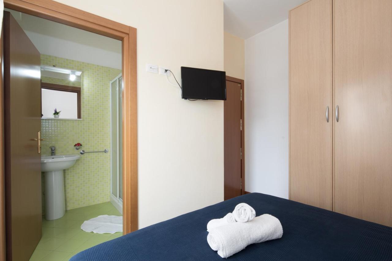 Residence Uno Studio&Suites Rimini Luaran gambar